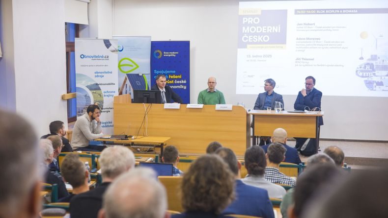 Agrovoltaika nebo bioplyn dávají farmářům šanci na aktivní roli v moderní energetice, zaznělo v Hranicích