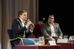 Změny v Nové zelené úsporám i výhody sdílení energií představil ministr Hladík a hosté na debatě plné energie v Boskovicích